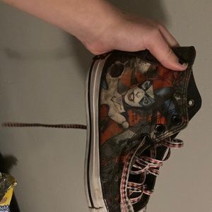 Harley Quinn, vintage converse shoes signed by the puddle of Mudd